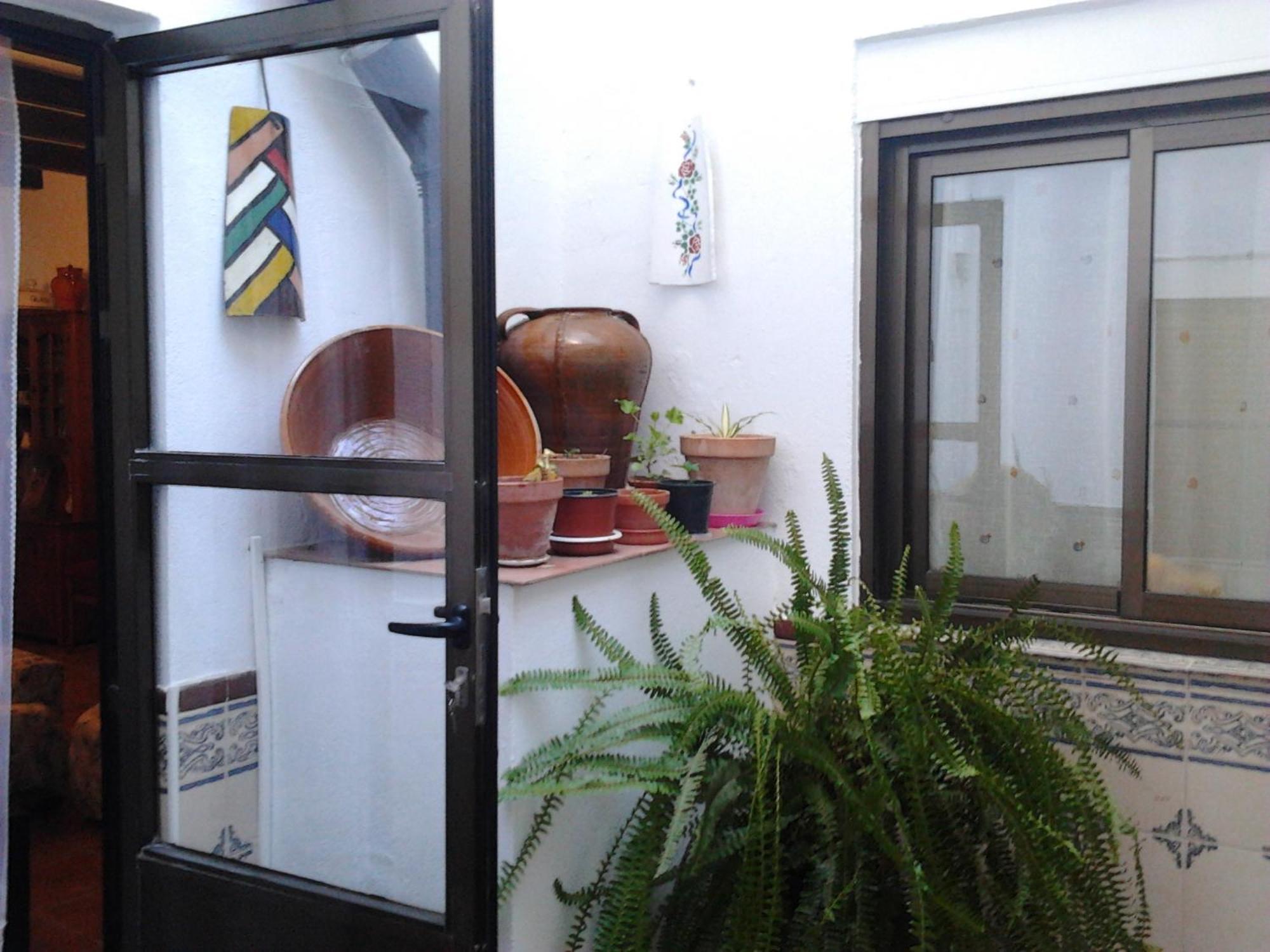 El Hogar De Ardwina Guest House Alía Exterior photo